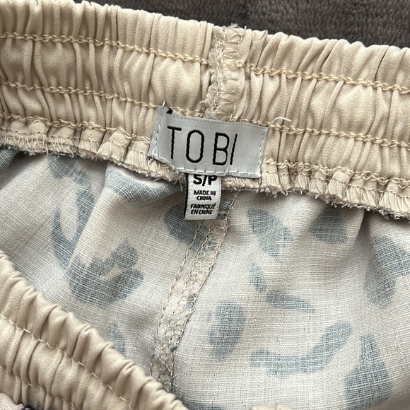 Tobi Leopard Print Shorts - Picture 3 of 3